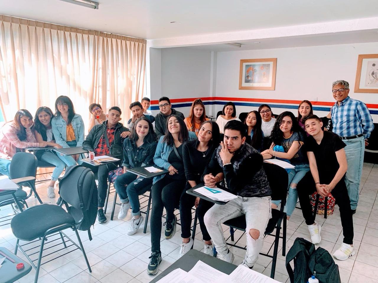 Estudiantes en Instituto NextUS IA